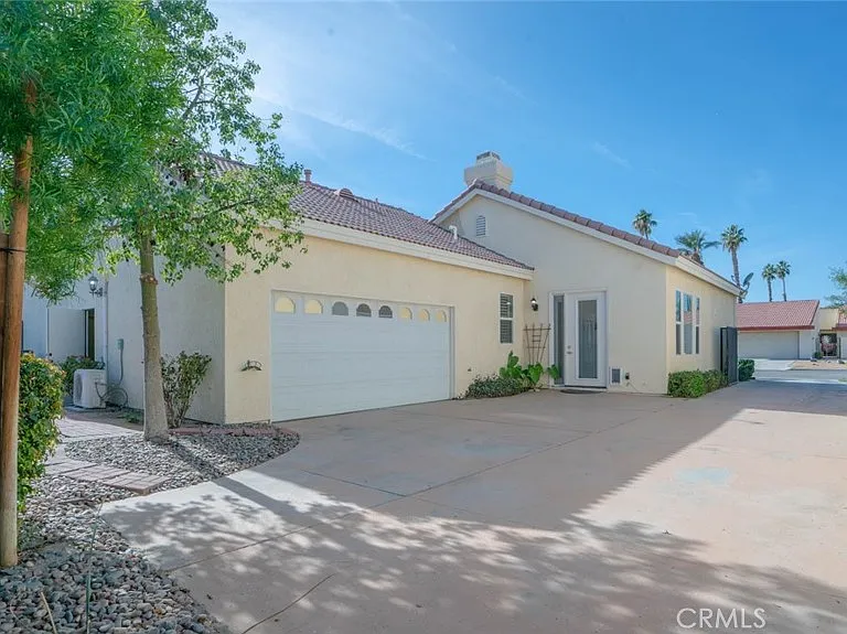 49142 Barrymore St — Photo 4