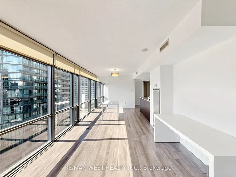 38 Grenville St #1203 — Photo 5