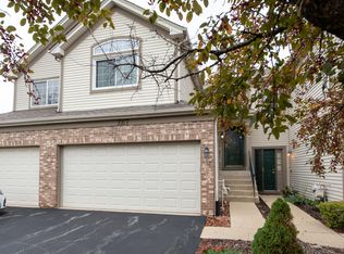 1057 Woodview Ct, Aurora, IL 60502