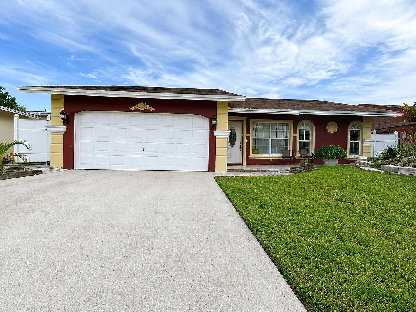 3 bed, 2.0 bath, 1476 sqft, $3,300 — Photo 2