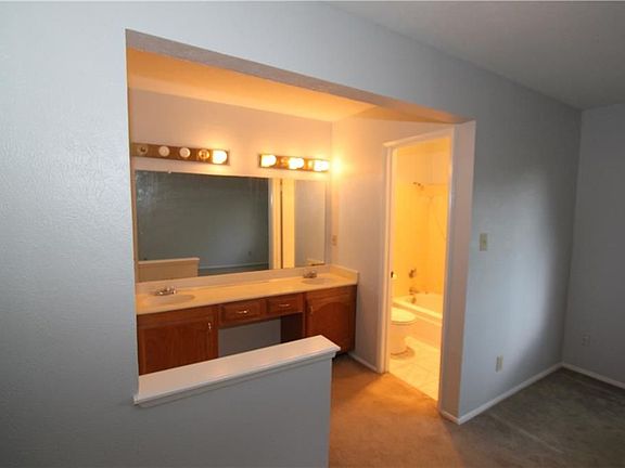 4th image of 2836 Edinburg Ln