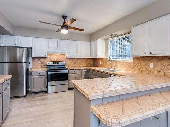 5th image of 2601 E Lee St #2601
