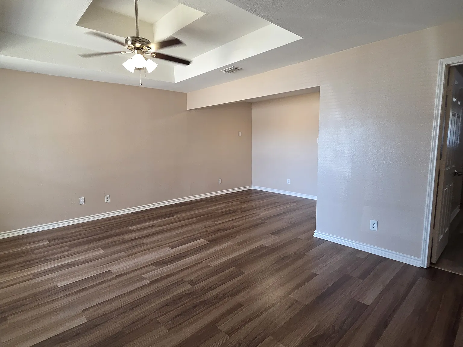 2 bed, 1000 sqft, $1,625 — Photo 4