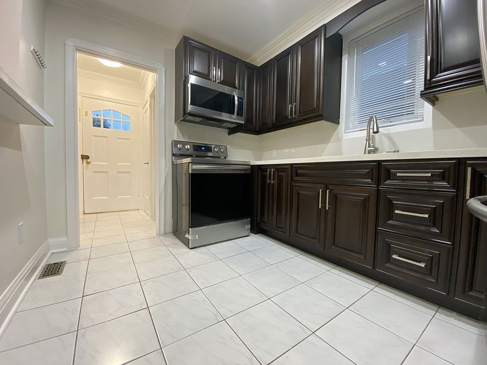 1st image of 92 Holwood Ave