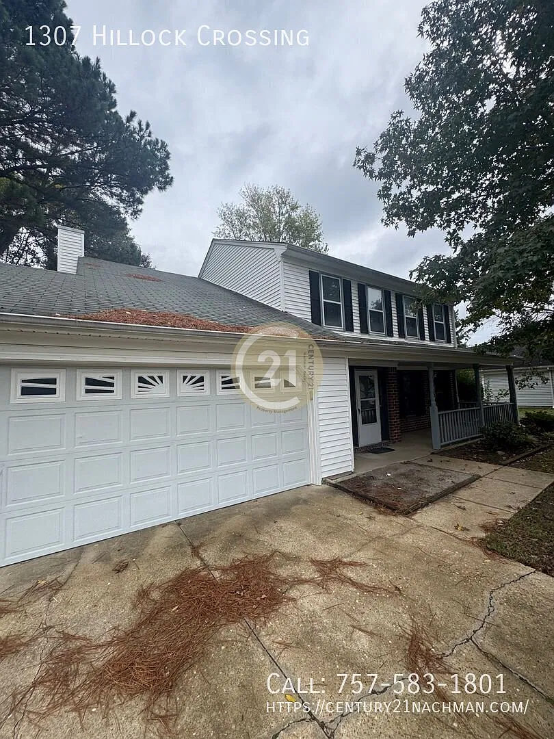 Spacious Two Story Home with 2 car attached garage — Photo 1