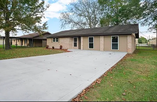 1347 E Palm Dr Photo 1