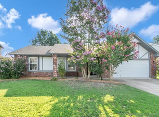1719 S Aster Ct, Broken Arrow, OK 74012