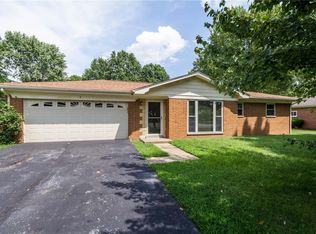 8 Victor St, Waterloo, IL 62298