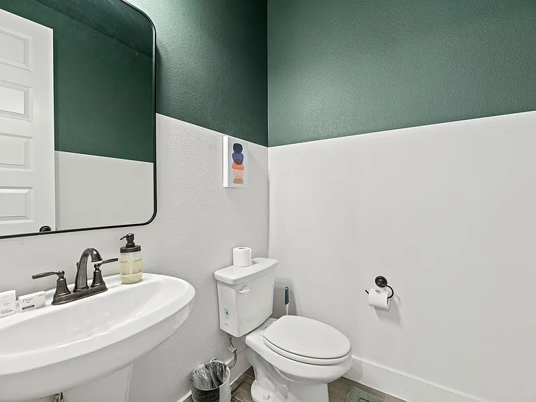 801 Lake Cove Dr — Photo 33