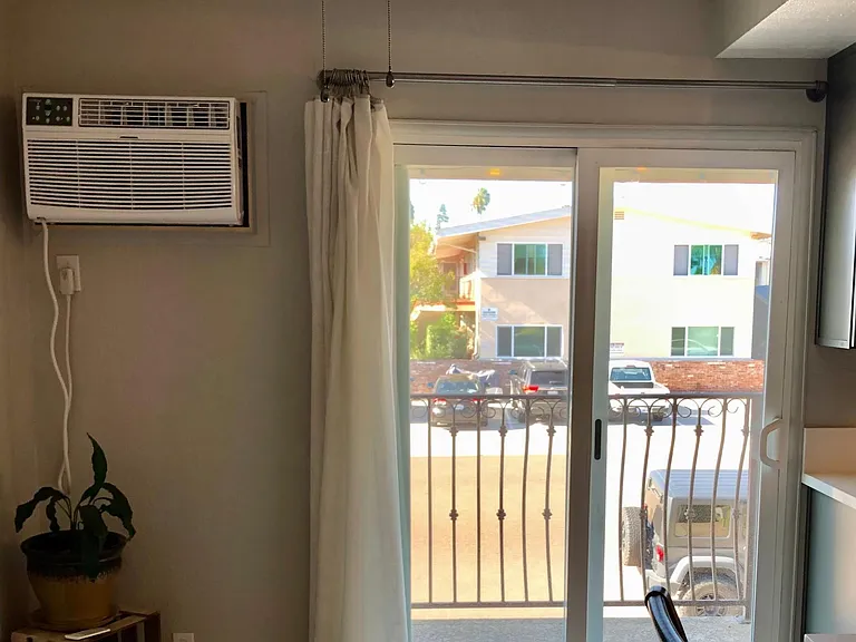 Dining area with slider to the balcony