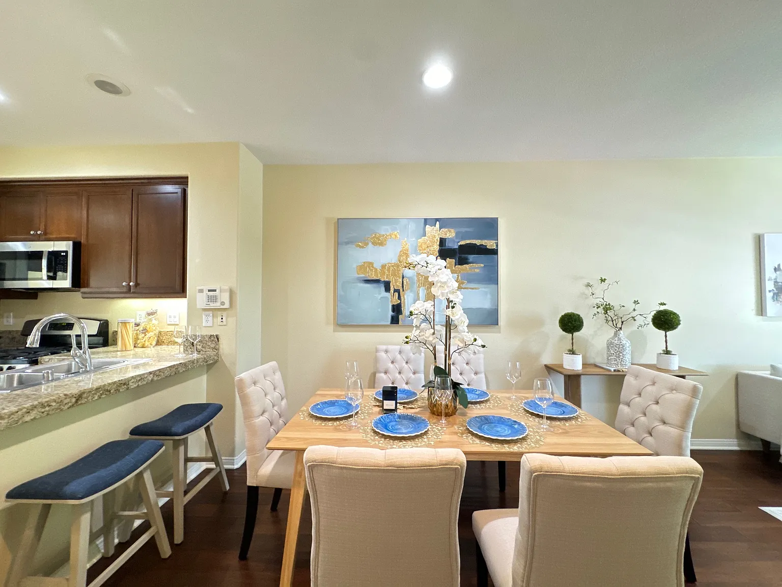 3 bed, 3.5 bath, 1669 sqft, $4,390 — Photo 4