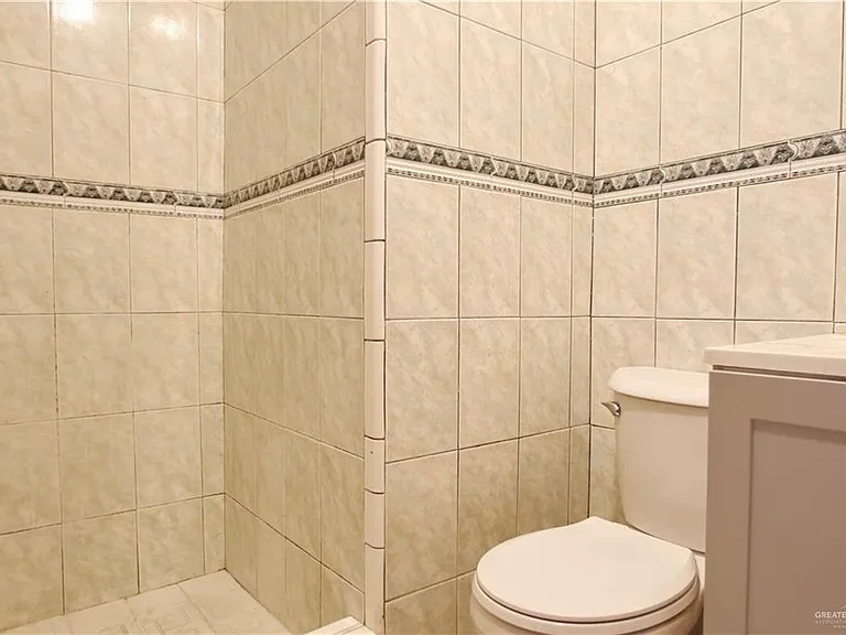 927 E Salazar St — Photo 15