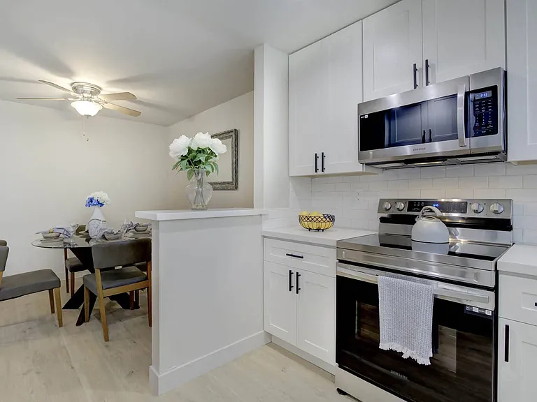 Crestview Apartments — Photo 5