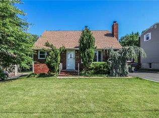 10 Lowell St, Iselin, NJ 08830