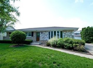 155 Lewis Ct, Schaumburg, IL 60193