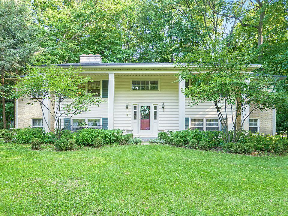 1st image of 843 N Wooded Ln