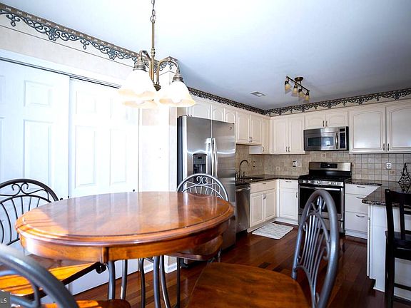 4th image of 524 Coachwood Ct