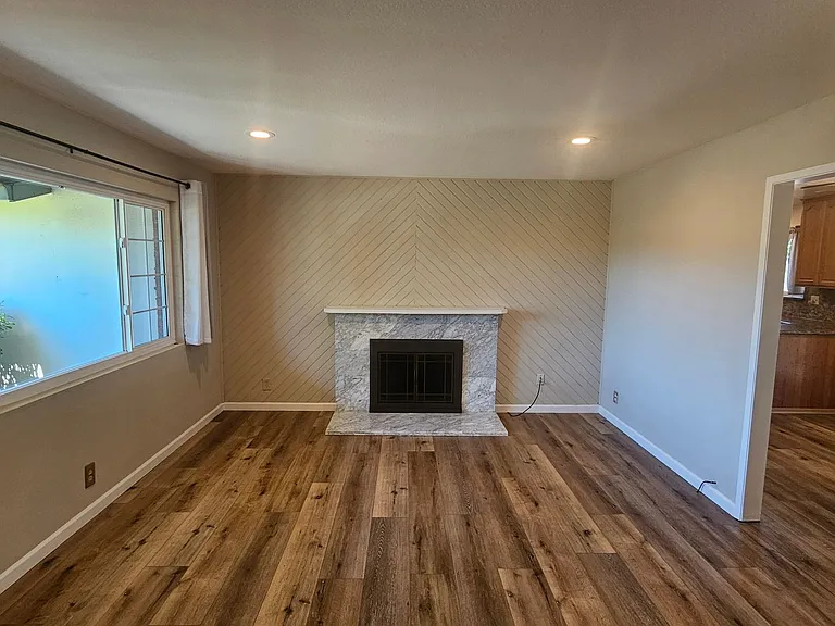 8164 Cardiff Dr — Photo 2