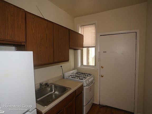 2nd image of 622 1/2 W Barry Ave APT 1N