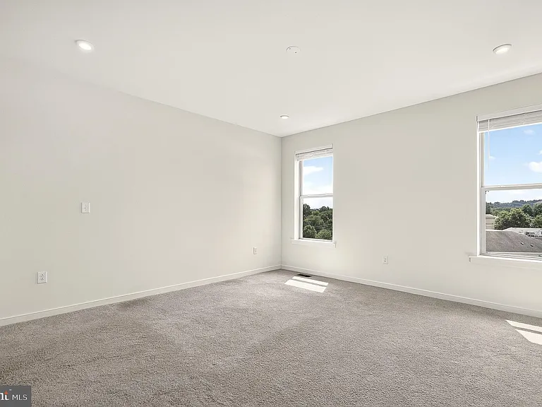 20957 Bluebird Sq — Photo 27