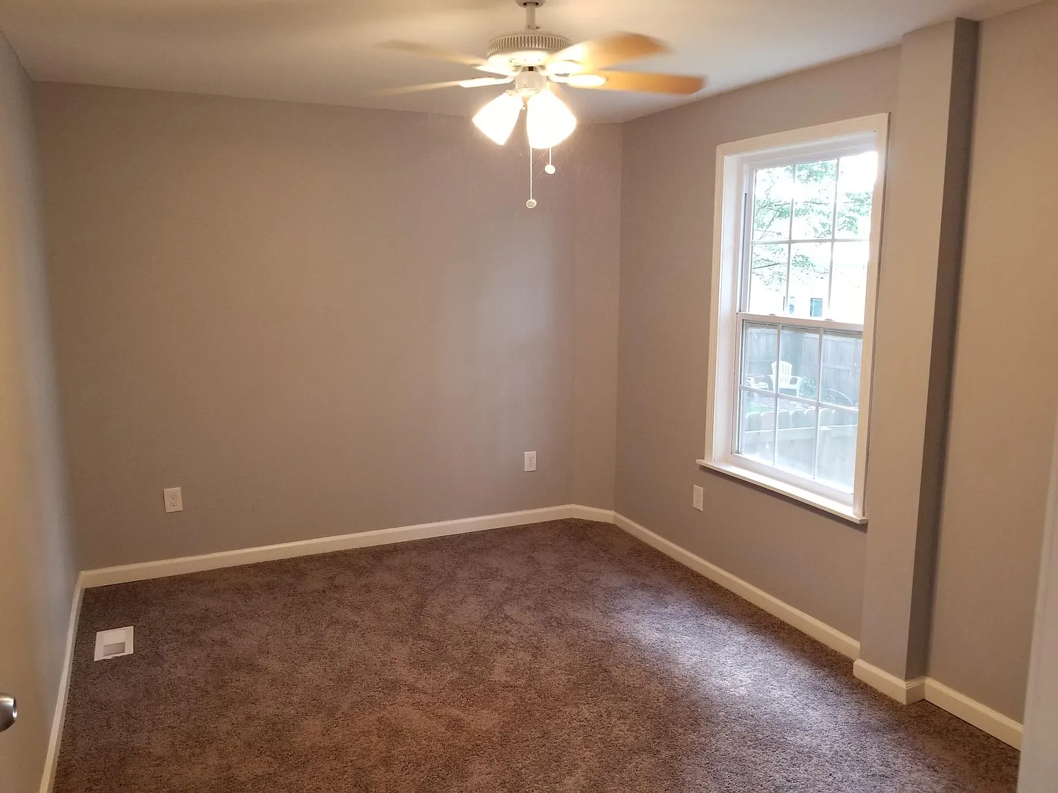 2 bed, 1000 sqft, $1,400 — Photo 3
