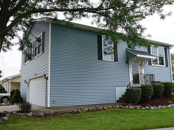 2nd image of 2148 Almond Ln