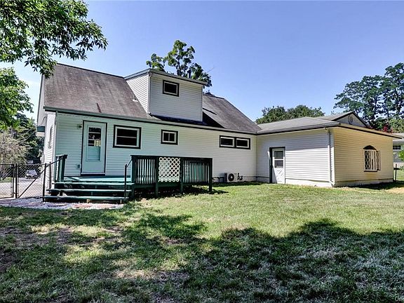 2nd image of 3 Laurie Ln