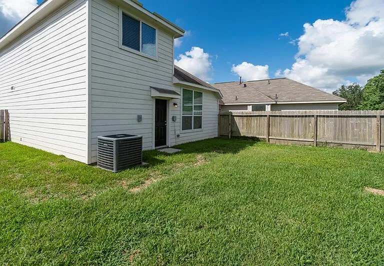 700 Fallow Ln — Photo 1