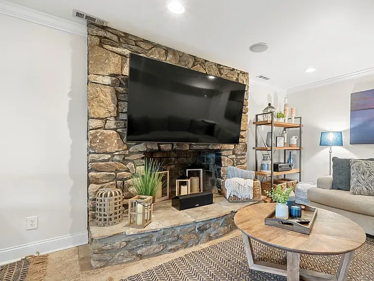 175 Woodstream Cir — Photo 21