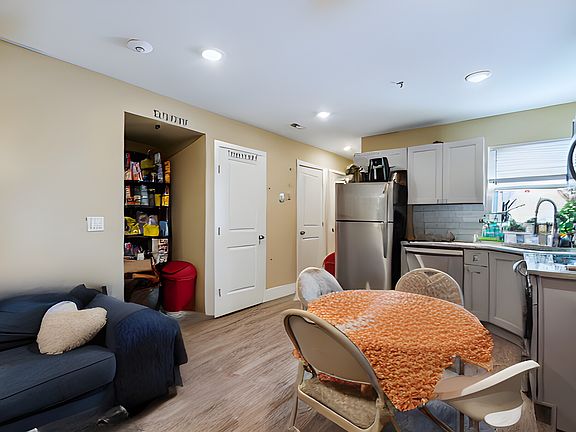 4th image of 2214 N Camac St APT D