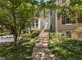 1526 Autumn Ridge Cir, Reston, VA 20194