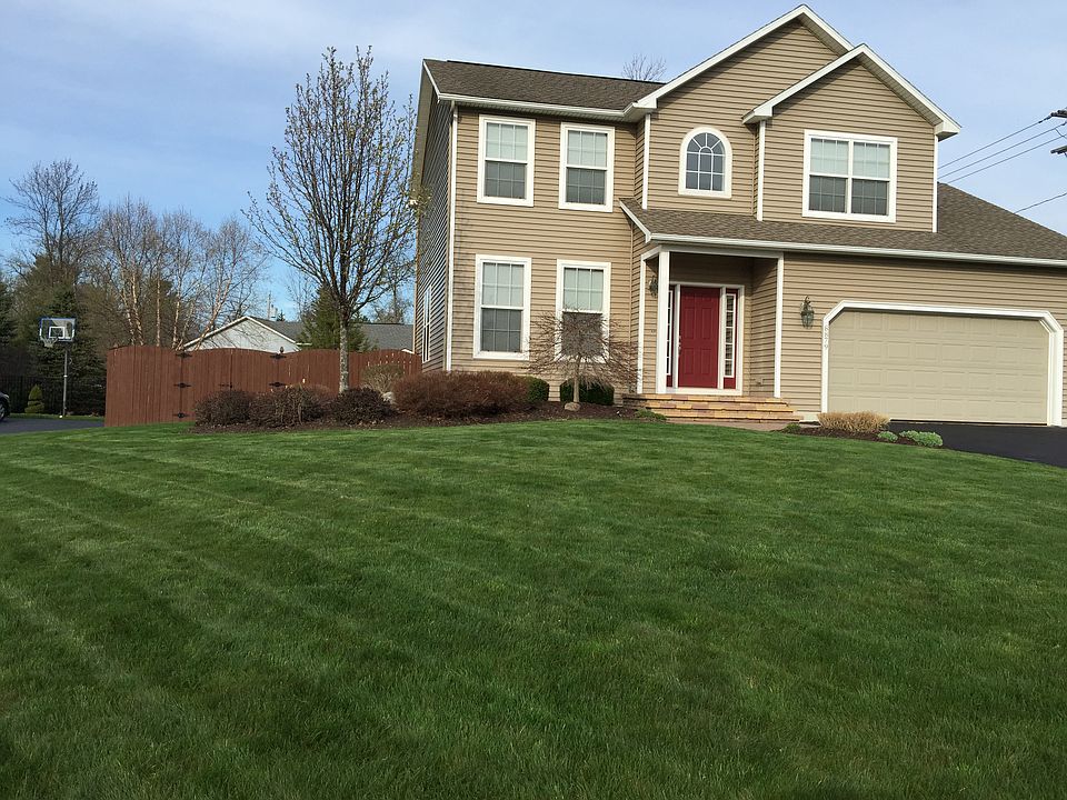 1st image of 8879 Waterview Cir