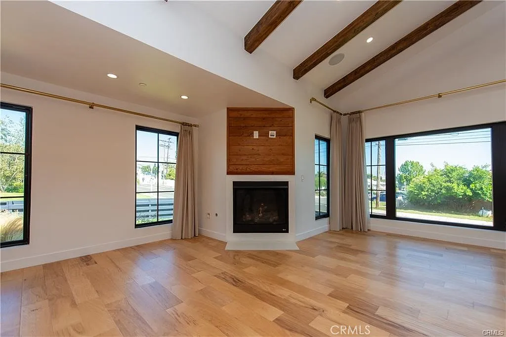 4 bed, 2458 sqft, $8,300 — Photo 3