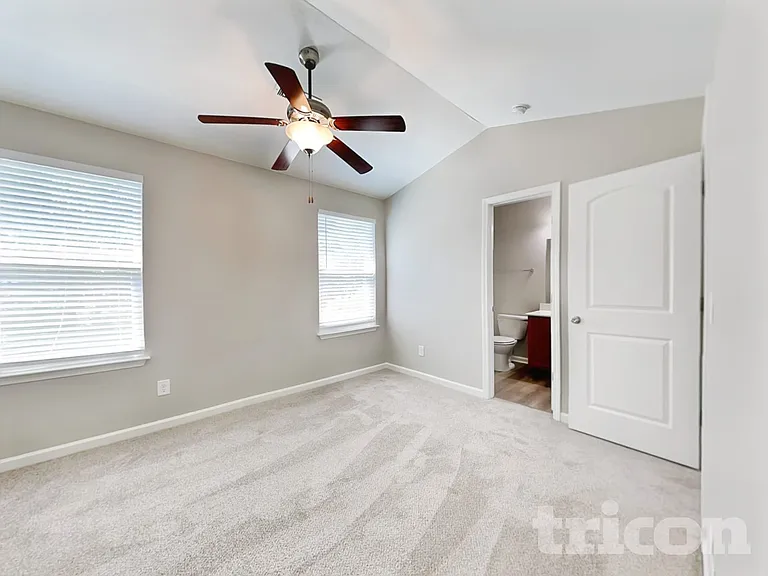 427 Randolph Dr — Photo 7