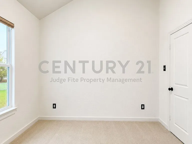 1131 Queensdown Way — Photo 10