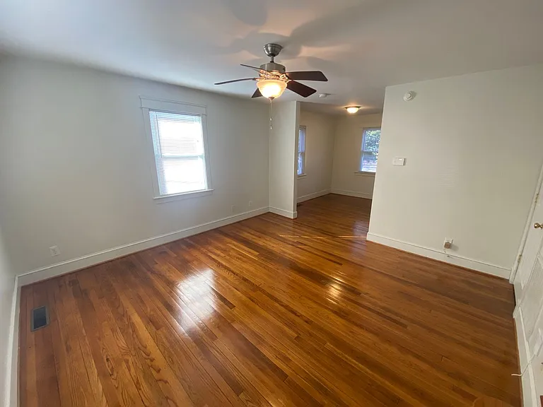 1409 Clarendon St #A — Photo 2