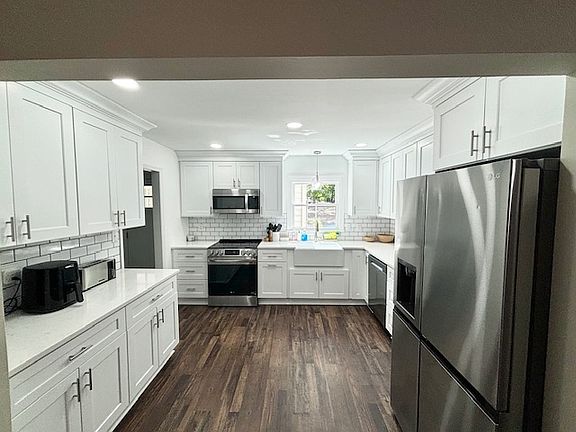 Well equipped kitchen with new appliances