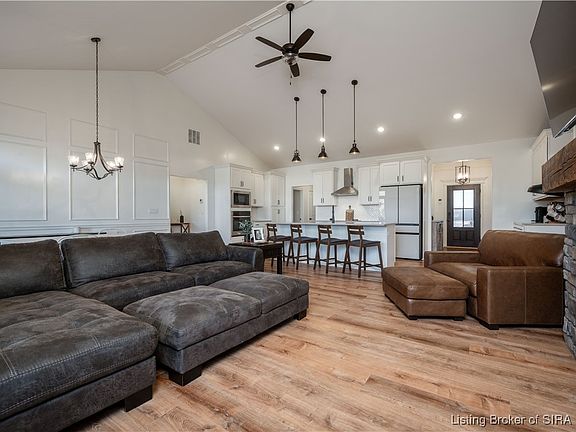 5th image of 1810 Medinah Way