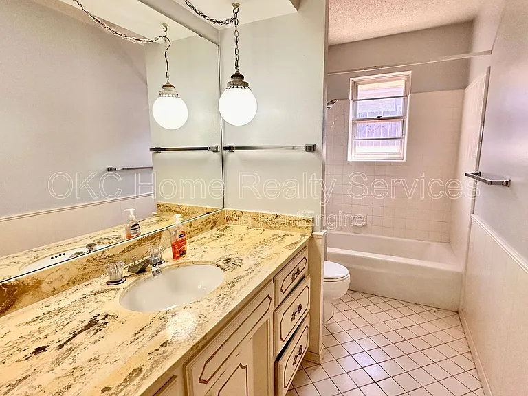 12109 Camelot Dr — Photo 21
