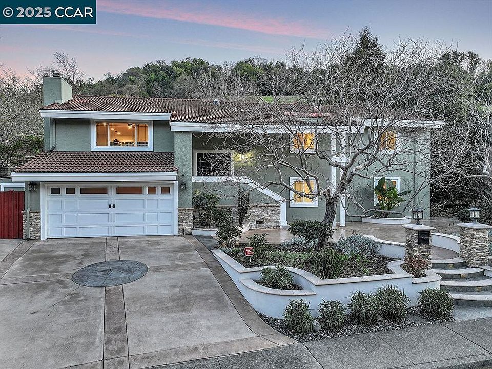 1st image of 946 Calle Verde