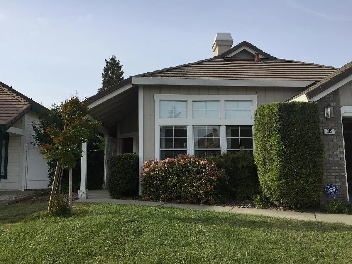 315 Sparrow St photo 1