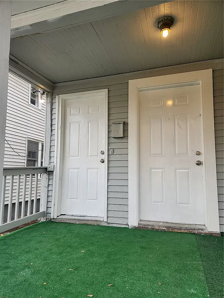 2 bed, $1,100 — Photo 2