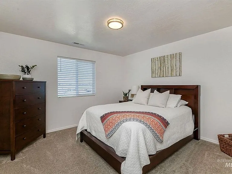 733 S Flintstone Ave — Photo 24