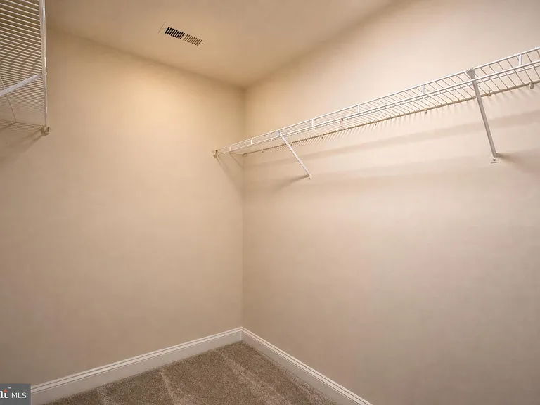 6816 Barlowe Ct — Photo 25