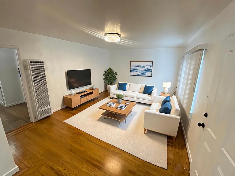 21411 Locust St — Photo 3