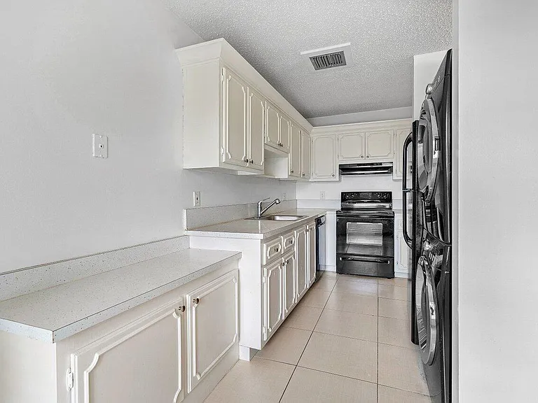 1021 Flame Vine Ave — Photo 6