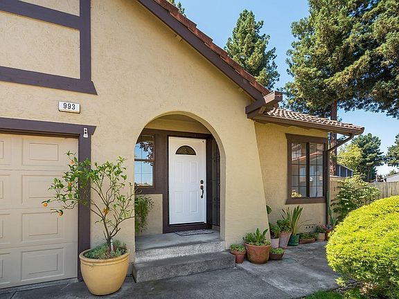 2nd image of 993 Hacienda Circle