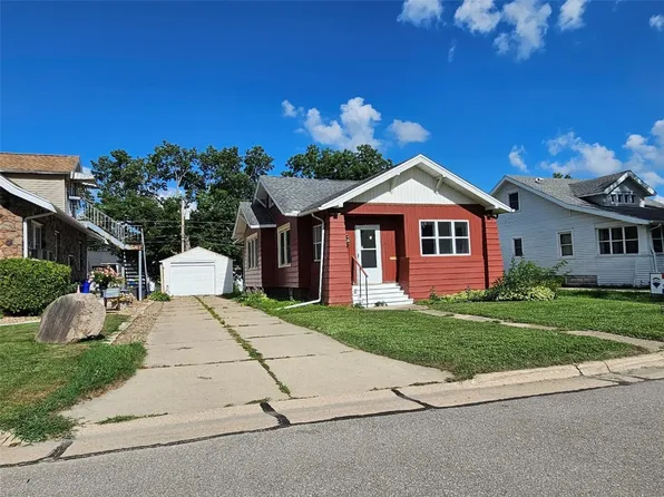 3033 E Ave NE, Cedar Rapids, IA 52402