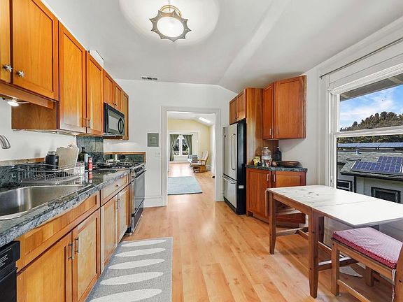 2nd image of 1805 Mar West St APT B