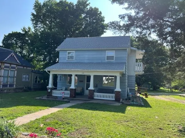 108 N Grove St, Yates Center, KS 66783